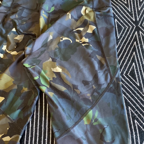 Old Navy Active Leggings - Picture 6 of 7